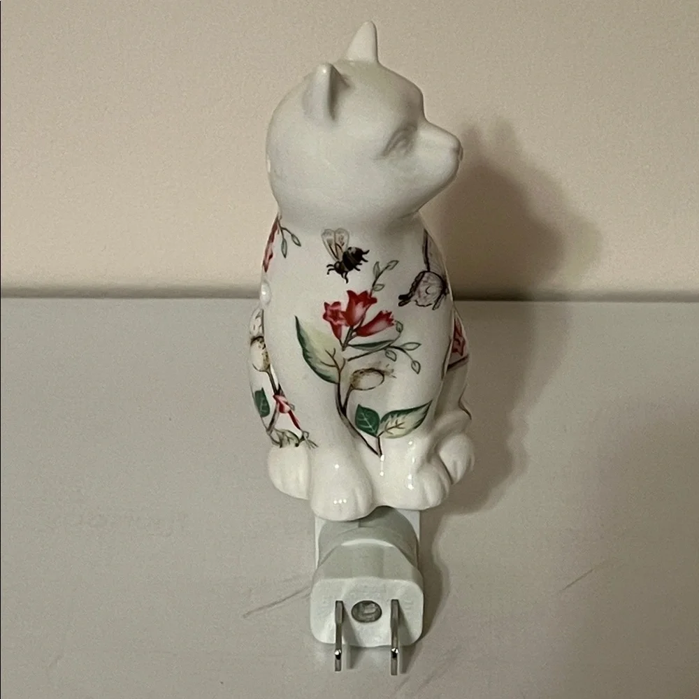 Adeline. Cat Night Light. Porcelain Kitten Butterflies 🦋 and Flowers 🌺 NWOT